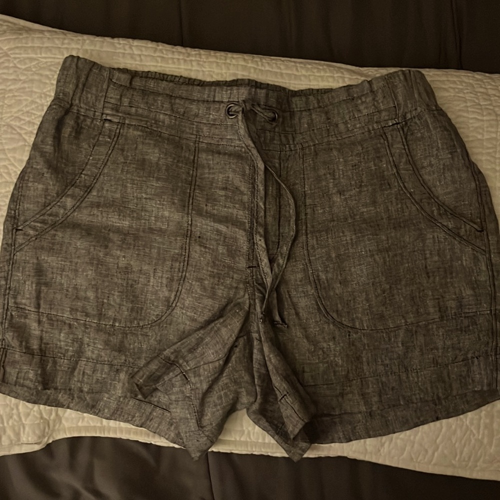 Athleta women’s grey linen shorts; size 6